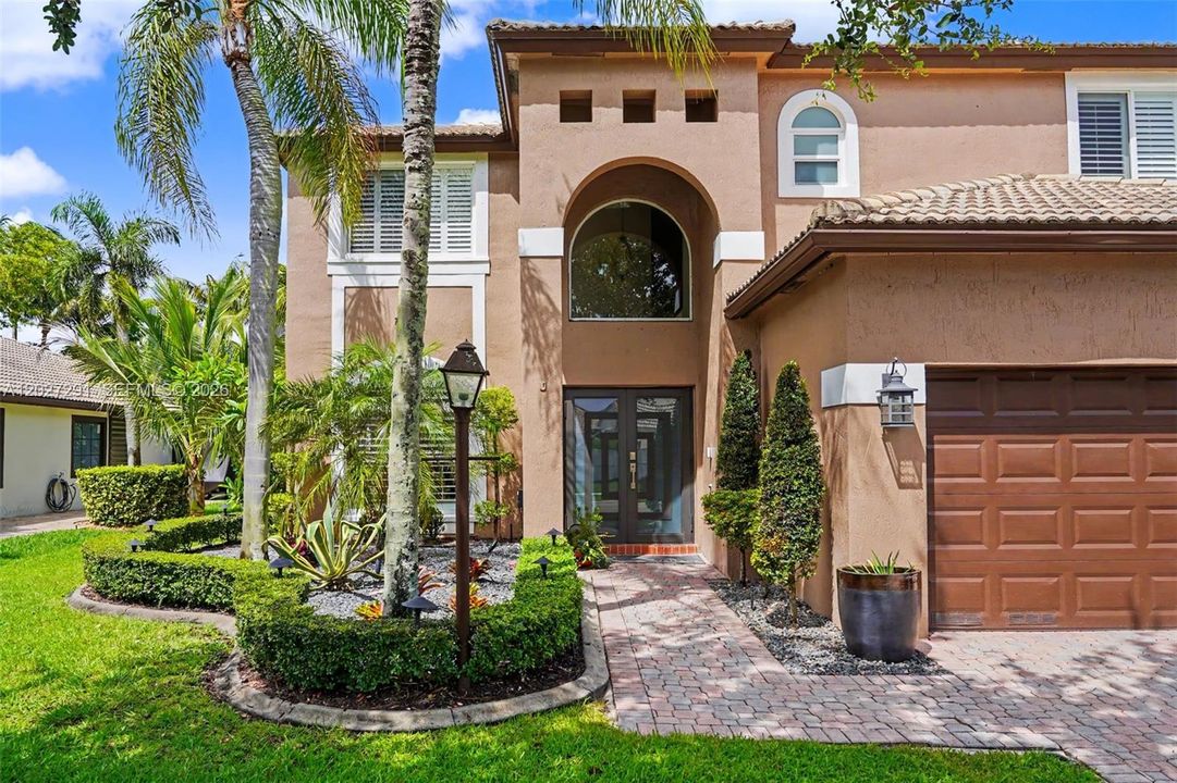 For Sale: $899,999 (4 beds, 2 baths, 2578 Square Feet)