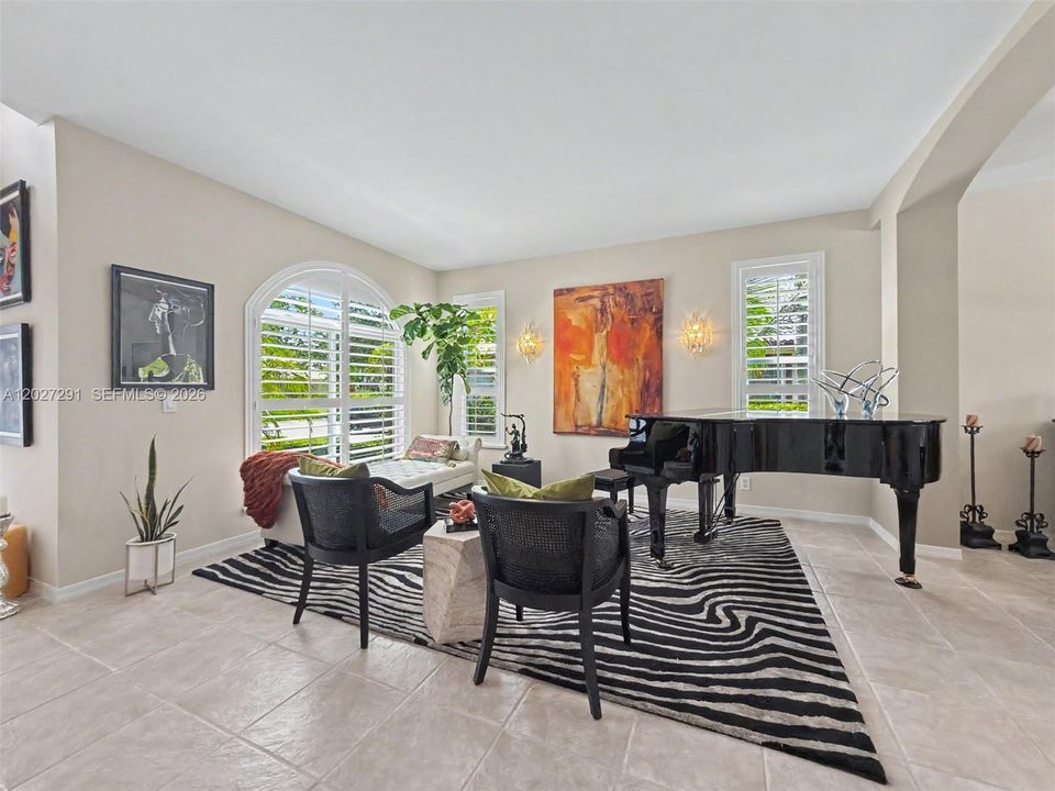 For Sale: $899,999 (4 beds, 2 baths, 2578 Square Feet)