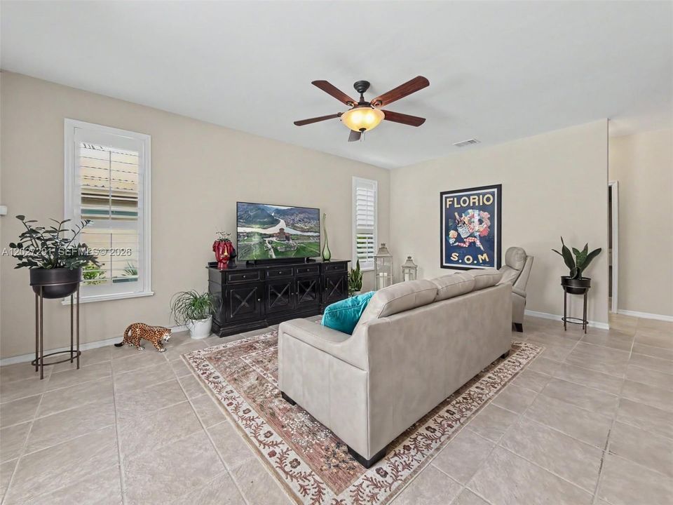 For Sale: $899,999 (4 beds, 2 baths, 2578 Square Feet)