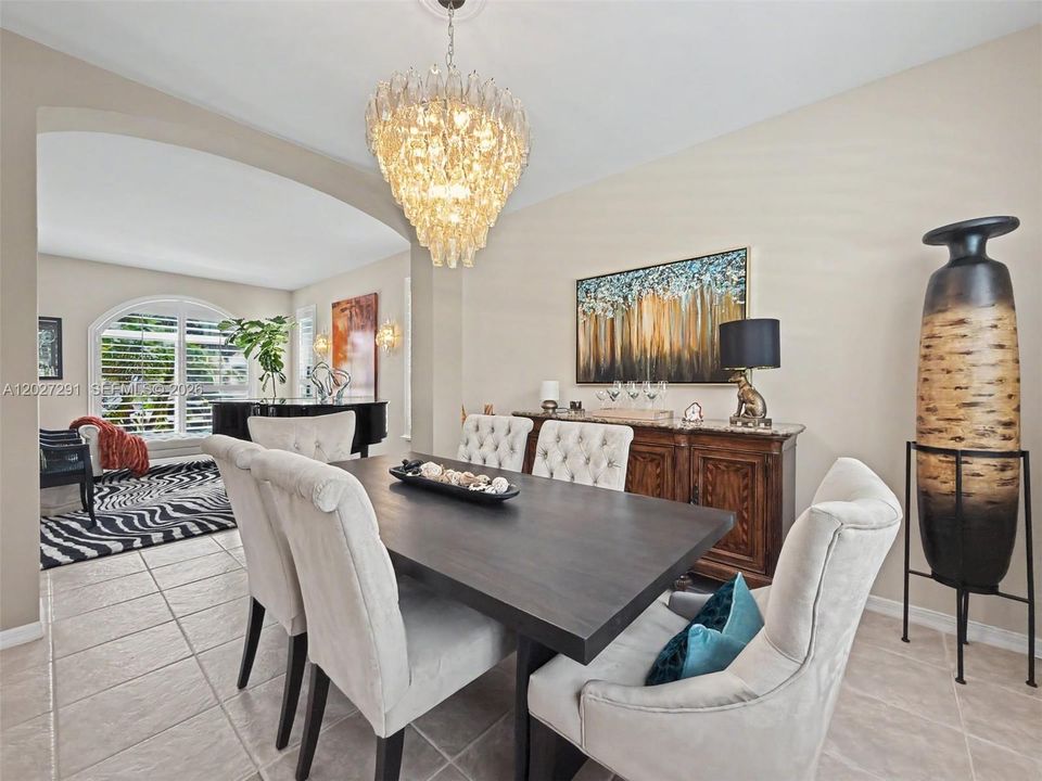 For Sale: $899,999 (4 beds, 2 baths, 2578 Square Feet)