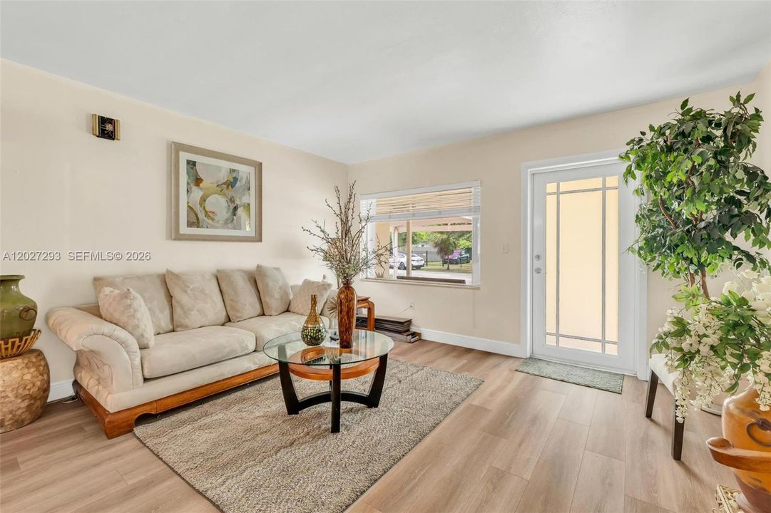 For Sale: $489,000 (3 beds, 2 baths, 1265 Square Feet)