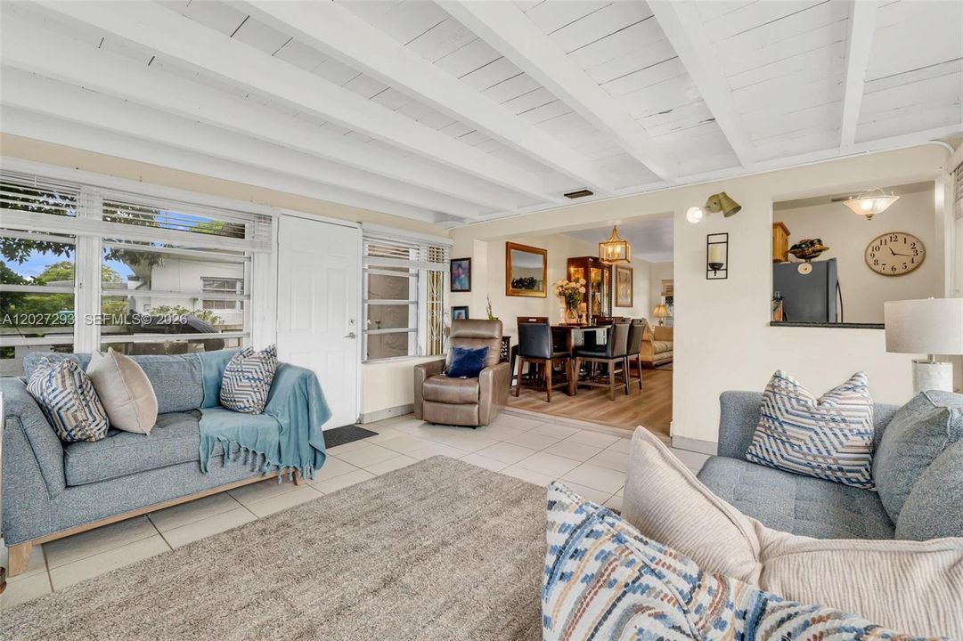 For Sale: $489,000 (3 beds, 2 baths, 1265 Square Feet)