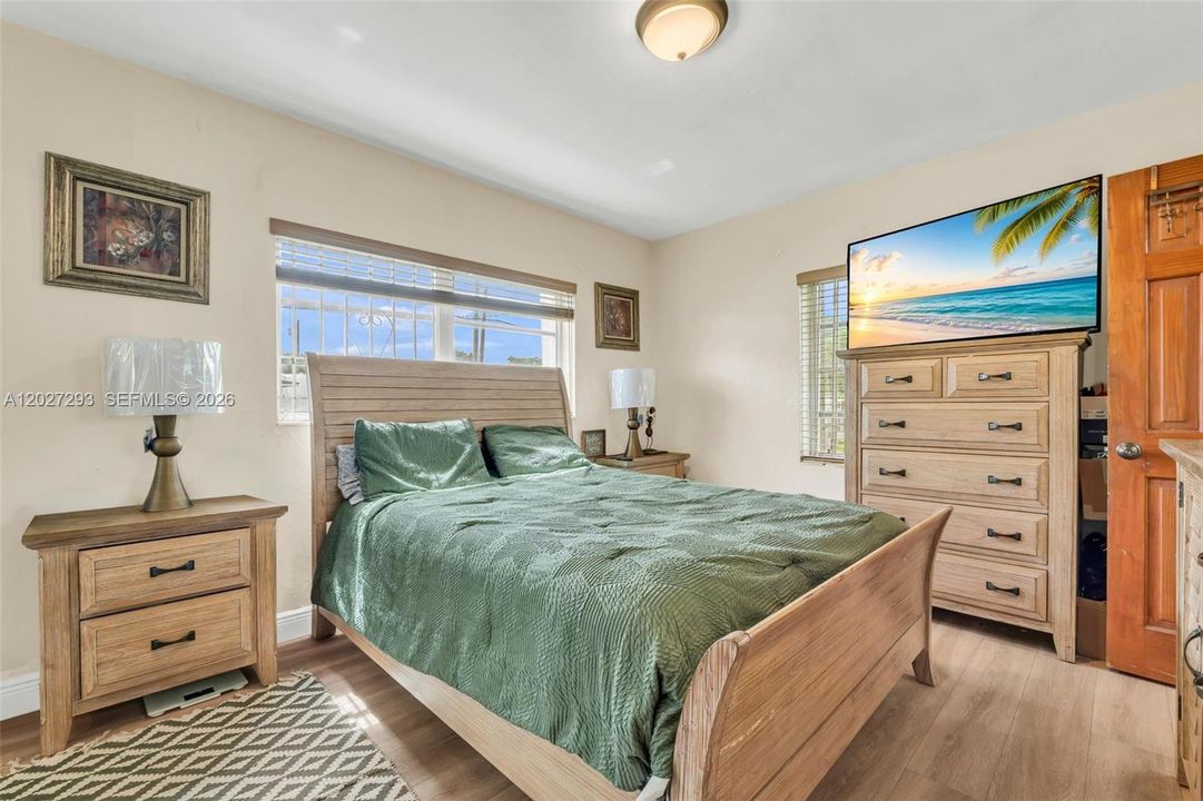 For Sale: $489,000 (3 beds, 2 baths, 1265 Square Feet)