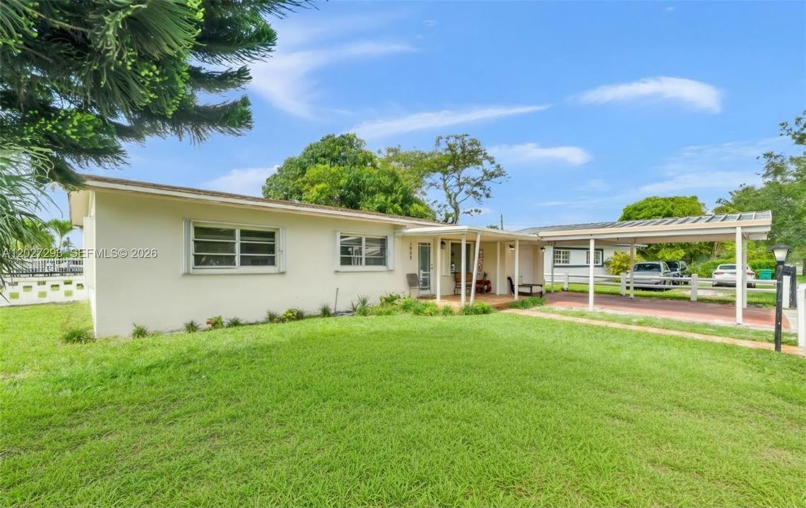 For Sale: $489,000 (3 beds, 2 baths, 1265 Square Feet)