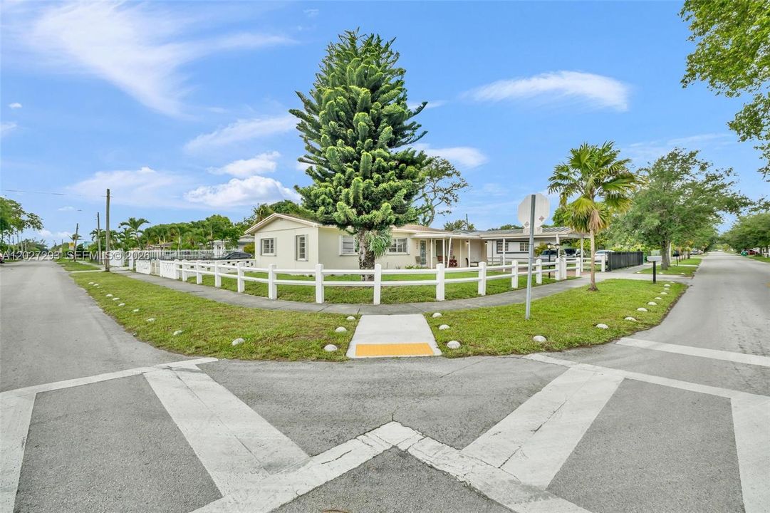For Sale: $489,000 (3 beds, 2 baths, 1265 Square Feet)