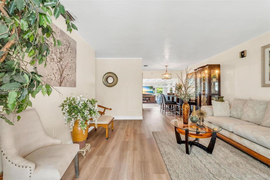 For Sale: $489,000 (3 beds, 2 baths, 1265 Square Feet)