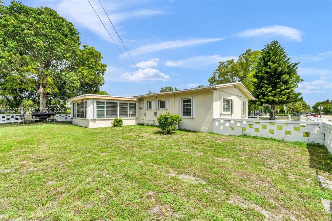 For Sale: $489,000 (3 beds, 2 baths, 1265 Square Feet)