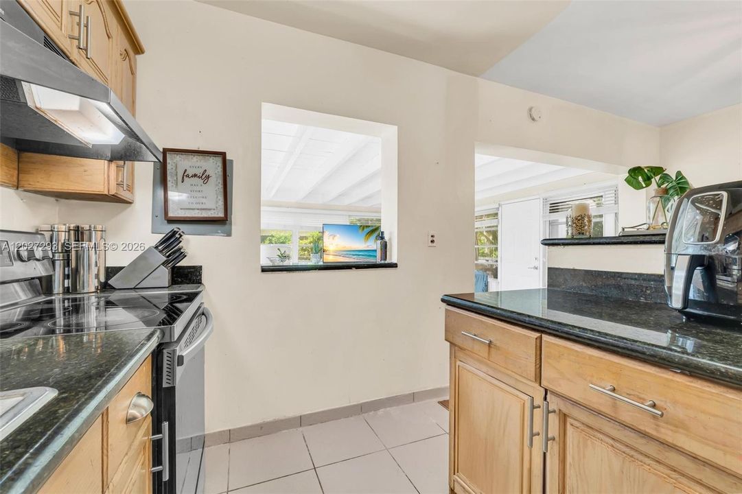 For Sale: $489,000 (3 beds, 2 baths, 1265 Square Feet)