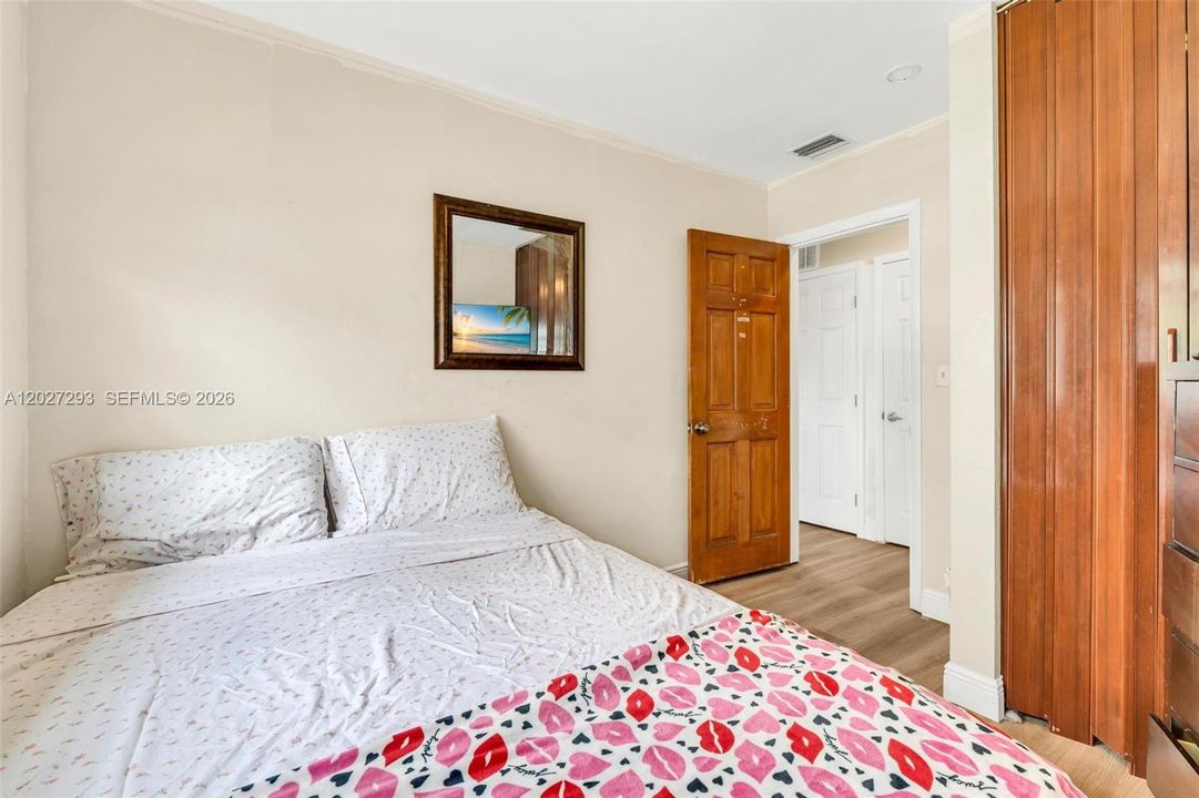 For Sale: $489,000 (3 beds, 2 baths, 1265 Square Feet)