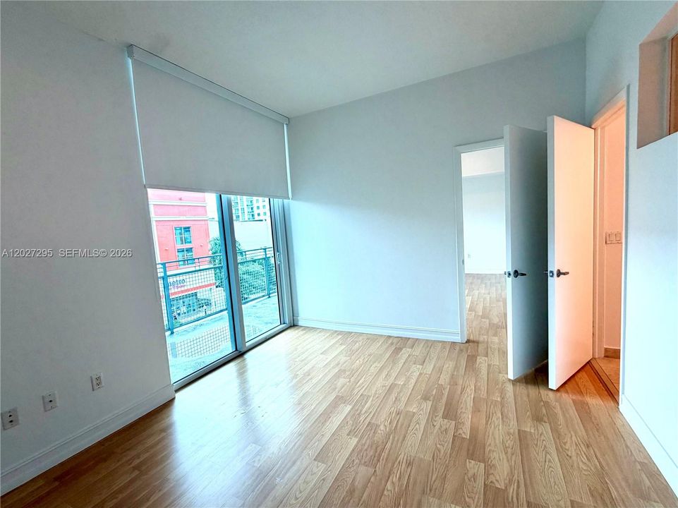 Active With Contract: $2,550 (1 beds, 1 baths, 679 Square Feet)