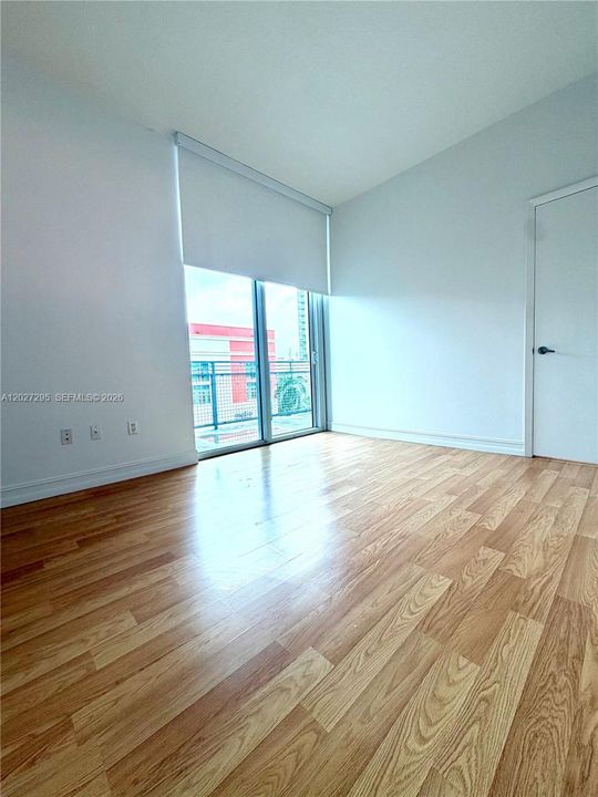 Active With Contract: $2,550 (1 beds, 1 baths, 679 Square Feet)