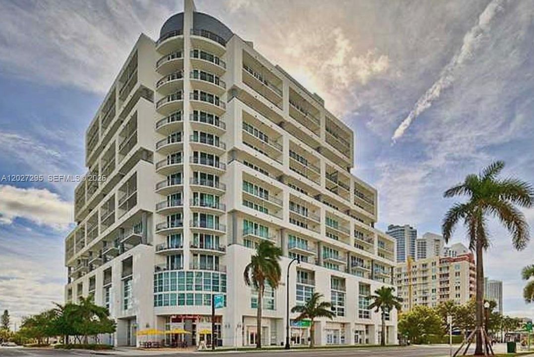 Active With Contract: $2,550 (1 beds, 1 baths, 679 Square Feet)
