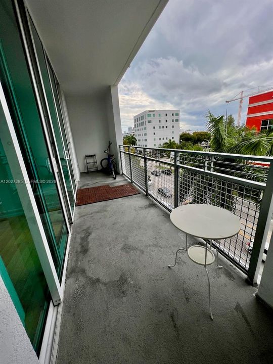 Active With Contract: $2,550 (1 beds, 1 baths, 679 Square Feet)