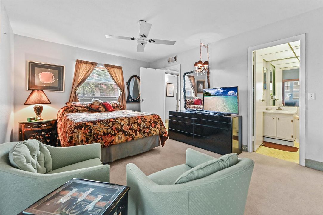 17 Bedroom 02
