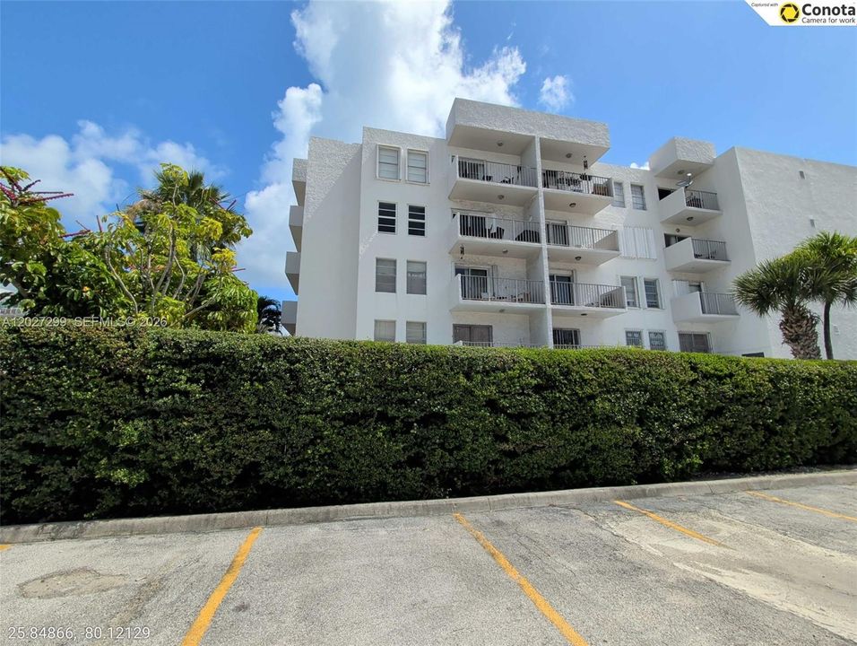 For Sale: $250,000 (1 beds, 1 baths, 745 Square Feet)