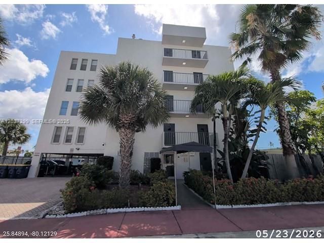For Sale: $250,000 (1 beds, 1 baths, 745 Square Feet)