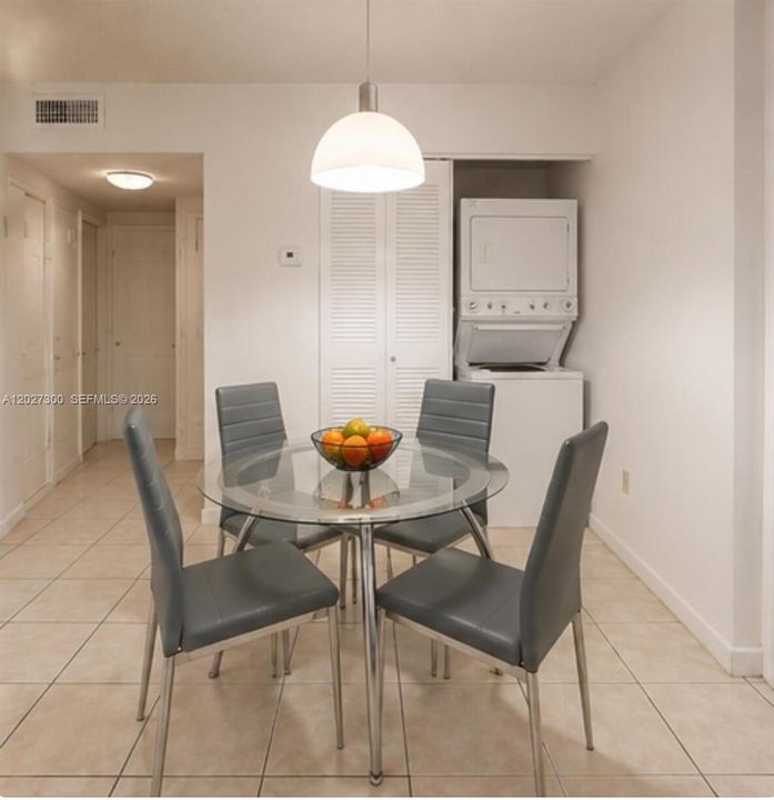 For Sale: $274,500 (2 beds, 2 baths, 896 Square Feet)