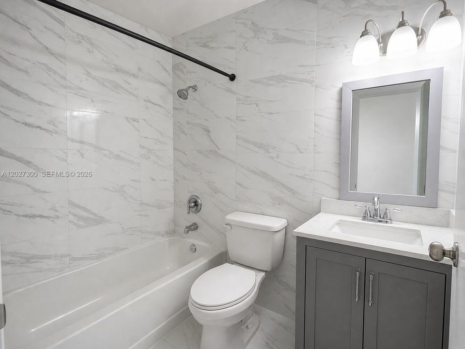 For Sale: $274,500 (2 beds, 2 baths, 896 Square Feet)