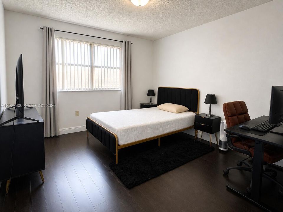 For Sale: $274,500 (2 beds, 2 baths, 896 Square Feet)