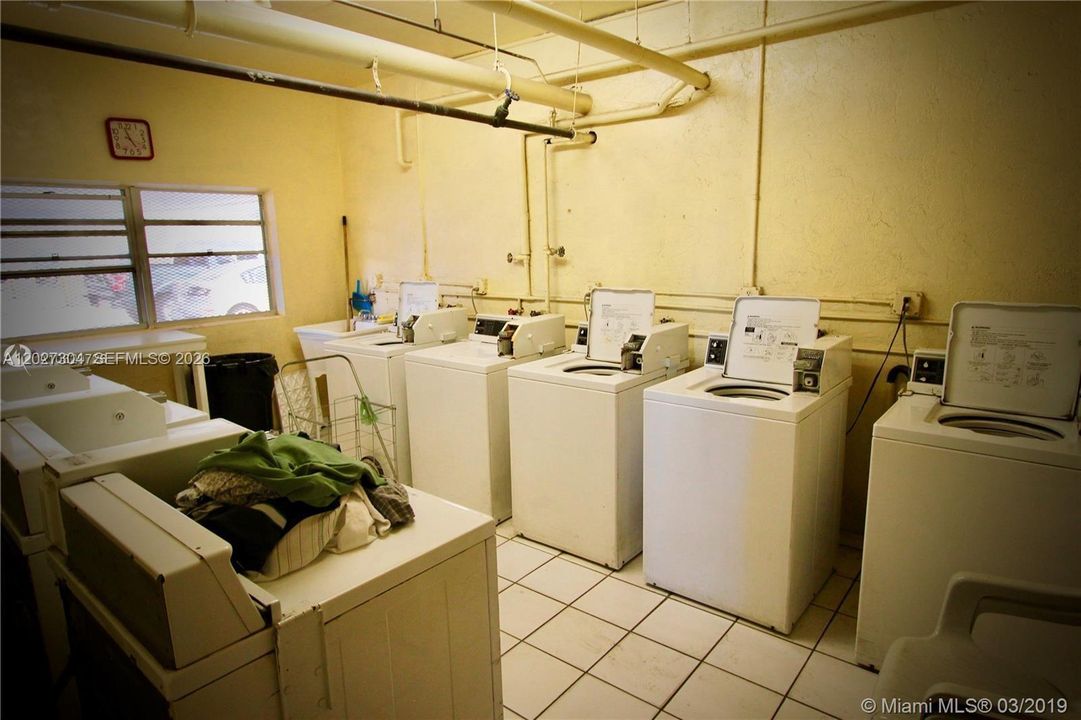 На продажу: $134,900 (1 спален, 1 ванн, 878 Квадратных фут)