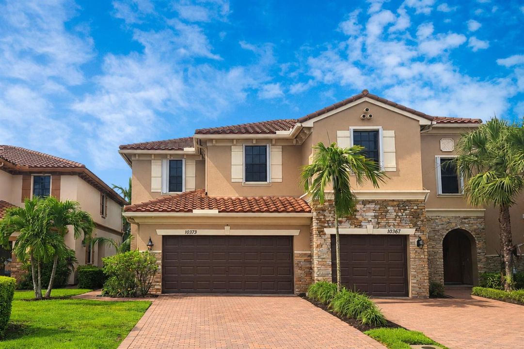 10373 Wellington Parc Dr - End-Unit