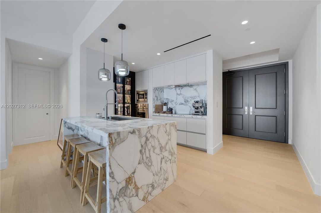 最近售出: $2,995,000 (2 贝兹, 2 浴室, 1579 平方英尺)
