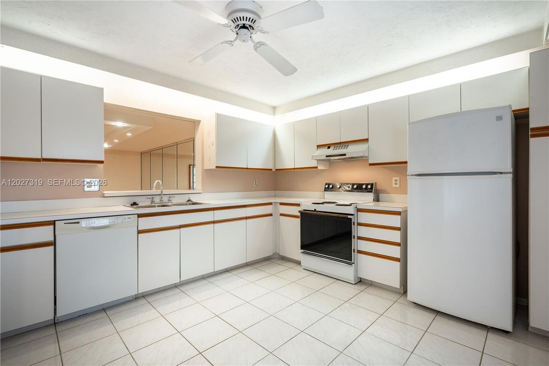 En Renta: $1,950 (2 camas, 2 baños, 1550 Pies cuadrados)