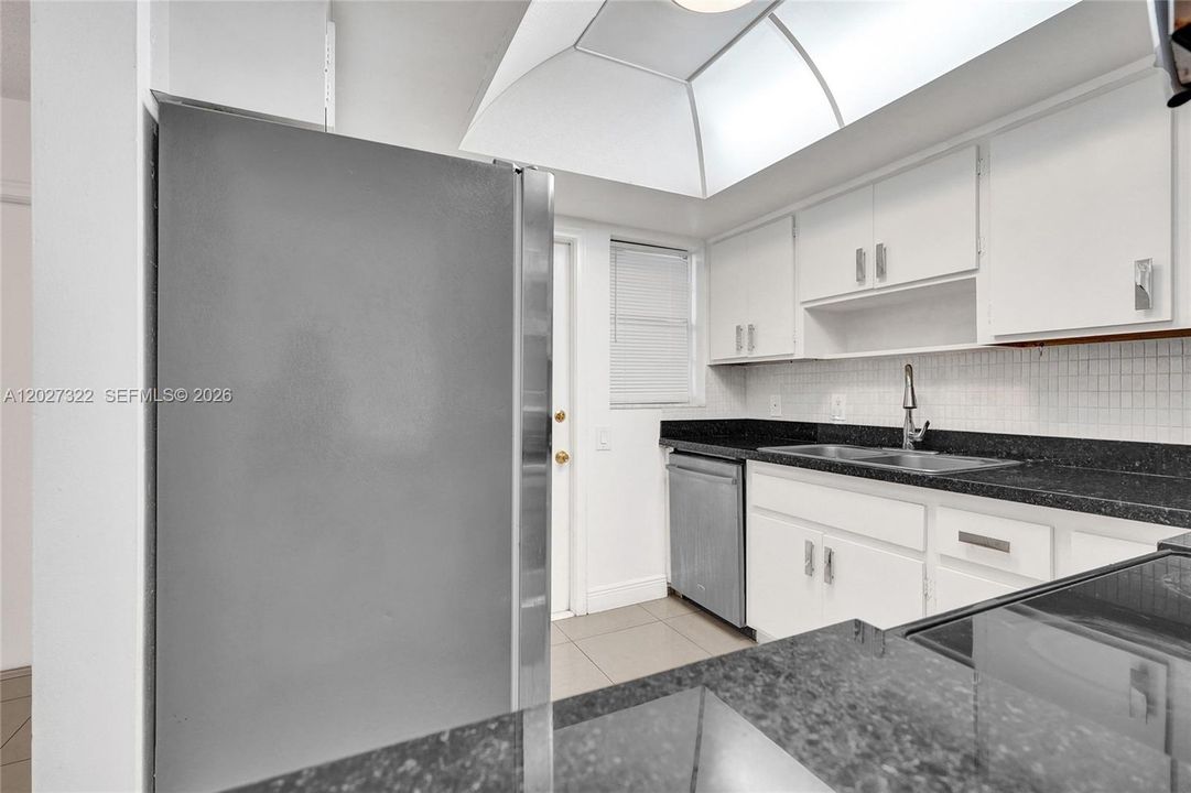 На продажу: $149,000 (2 спален, 2 ванн, 856 Квадратных фут)