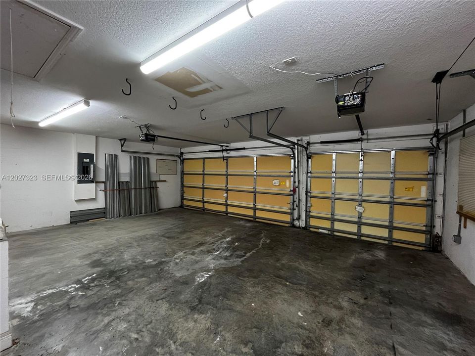 For Sale: $365,000 (4 beds, 3 baths, 2293 Square Feet)