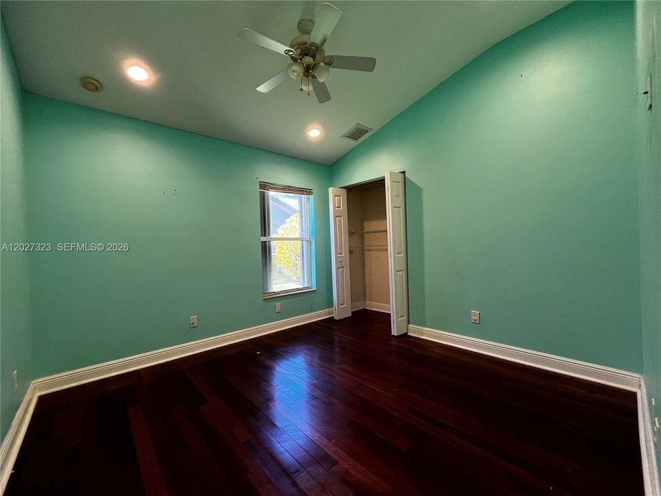 For Sale: $365,000 (4 beds, 3 baths, 2293 Square Feet)