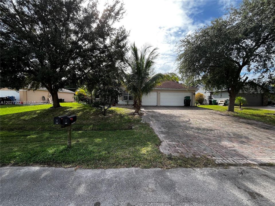 For Sale: $365,000 (4 beds, 3 baths, 2293 Square Feet)
