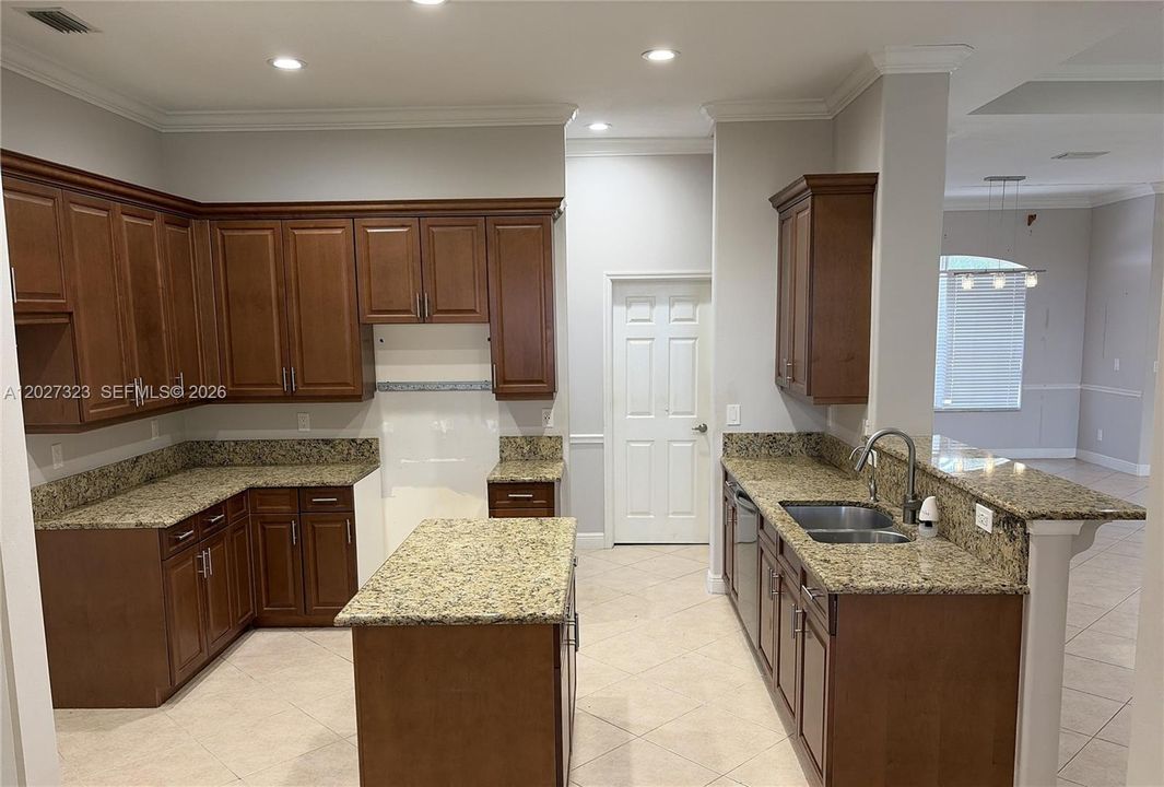 For Sale: $365,000 (4 beds, 3 baths, 2293 Square Feet)