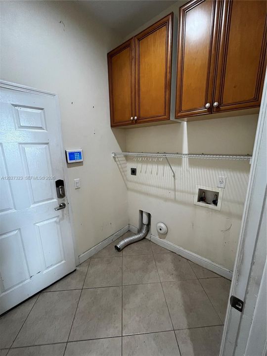 For Sale: $365,000 (4 beds, 3 baths, 2293 Square Feet)