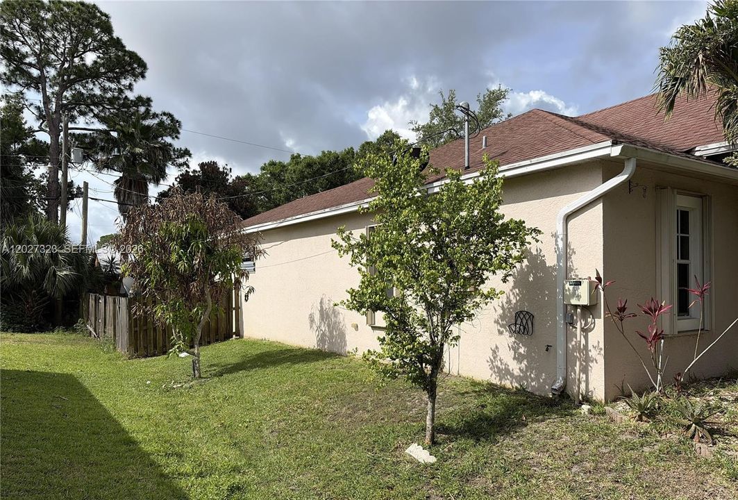 For Sale: $365,000 (4 beds, 3 baths, 2293 Square Feet)