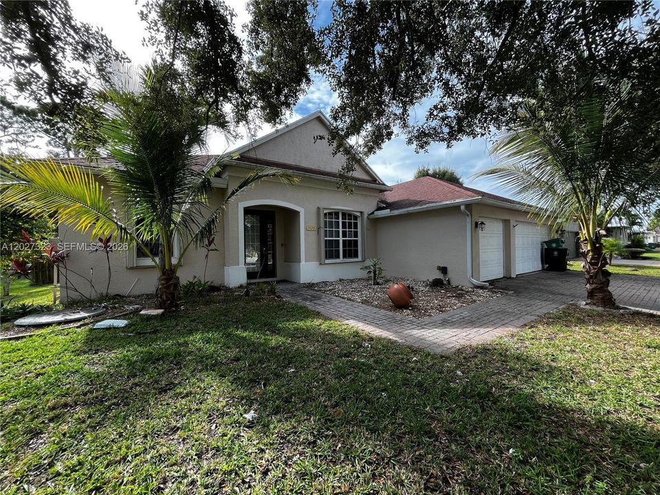 For Sale: $365,000 (4 beds, 3 baths, 2293 Square Feet)