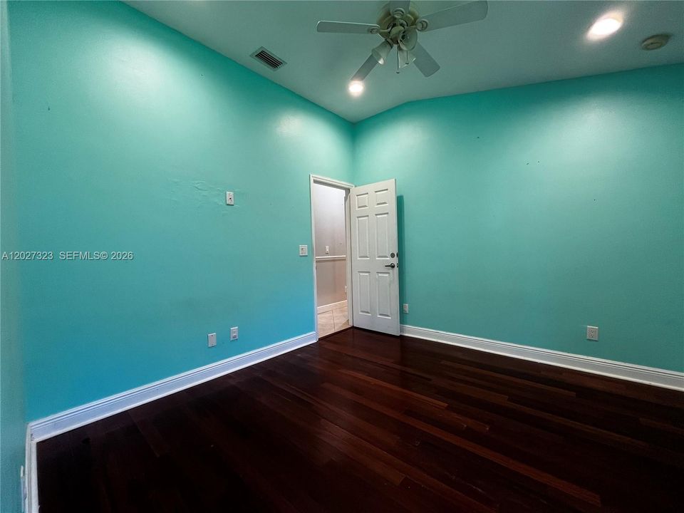 For Sale: $365,000 (4 beds, 3 baths, 2293 Square Feet)