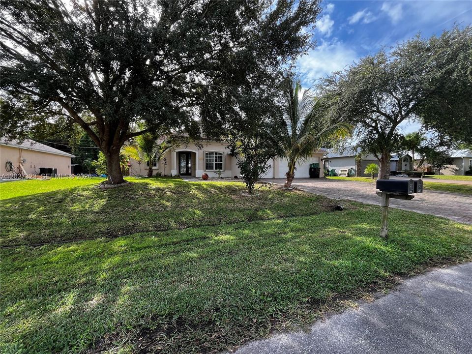 For Sale: $365,000 (4 beds, 3 baths, 2293 Square Feet)