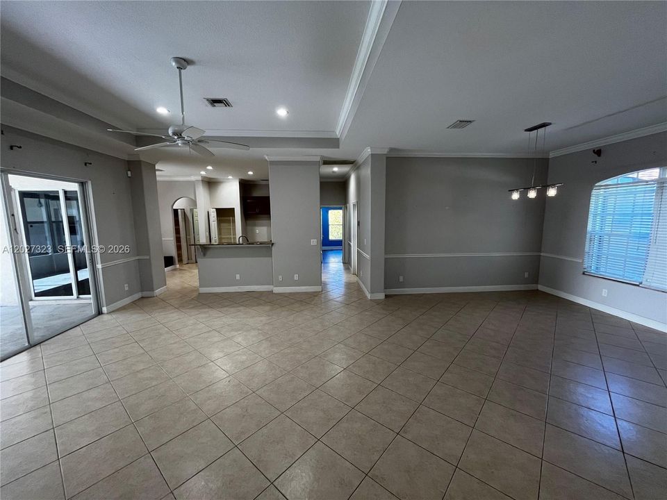 For Sale: $365,000 (4 beds, 3 baths, 2293 Square Feet)