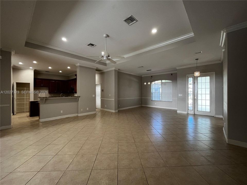 For Sale: $365,000 (4 beds, 3 baths, 2293 Square Feet)