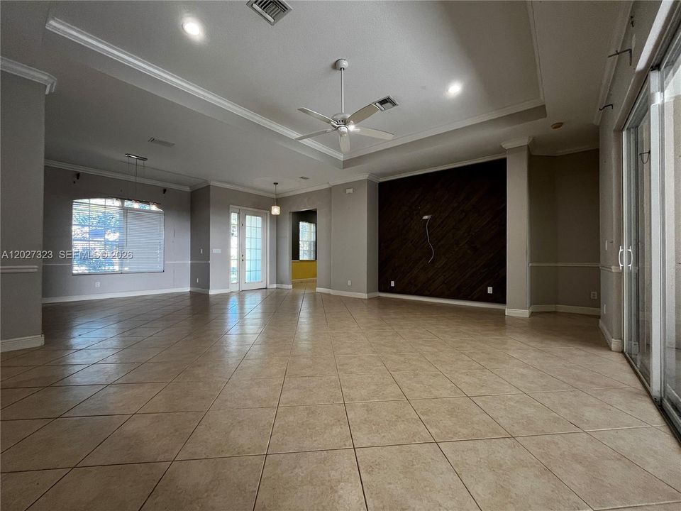 For Sale: $365,000 (4 beds, 3 baths, 2293 Square Feet)