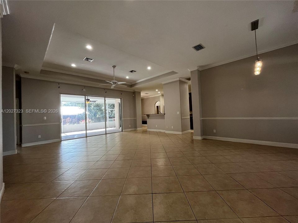 For Sale: $365,000 (4 beds, 3 baths, 2293 Square Feet)