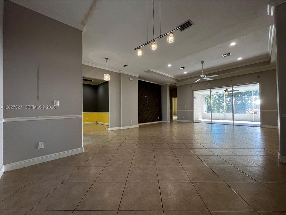 For Sale: $365,000 (4 beds, 3 baths, 2293 Square Feet)