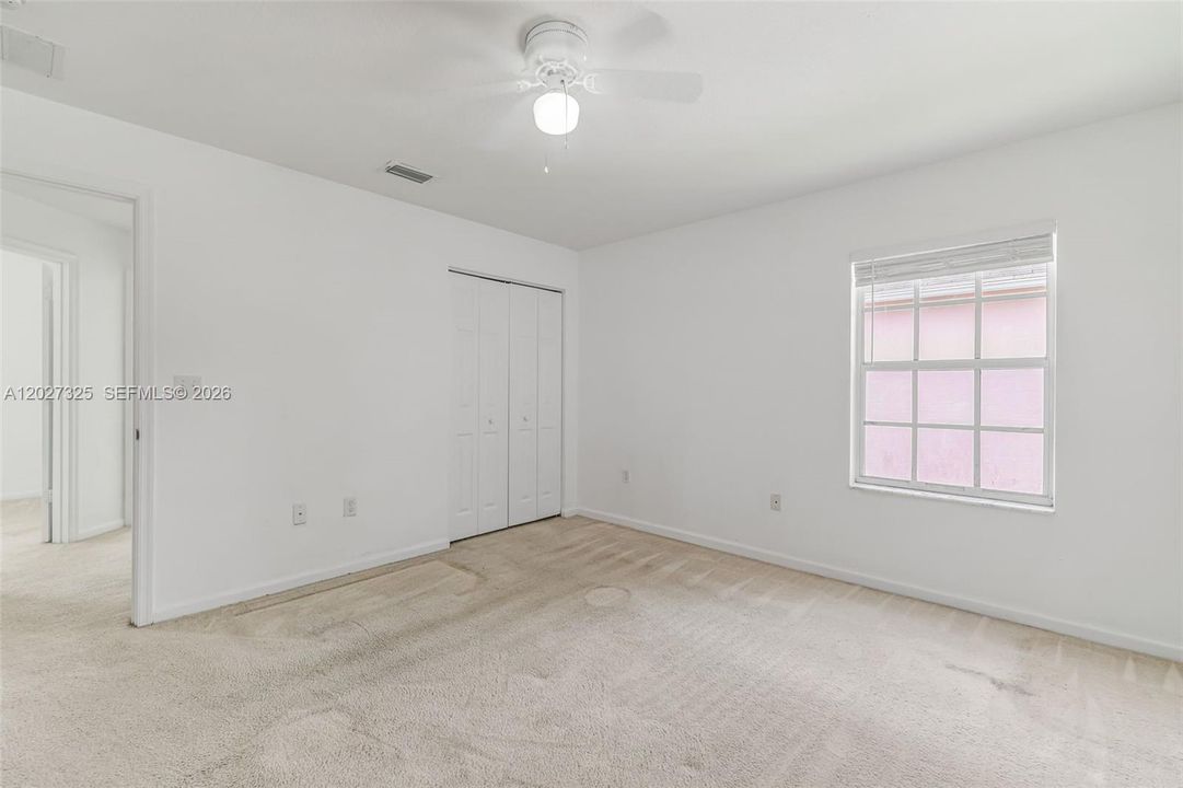 w/ 2nd closet
