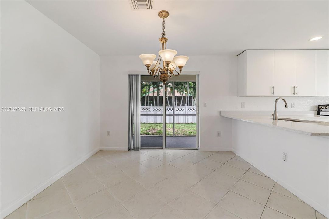 w/ access to newly screened patio