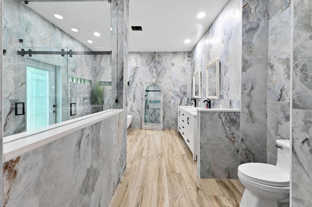 25 Bathroom 02