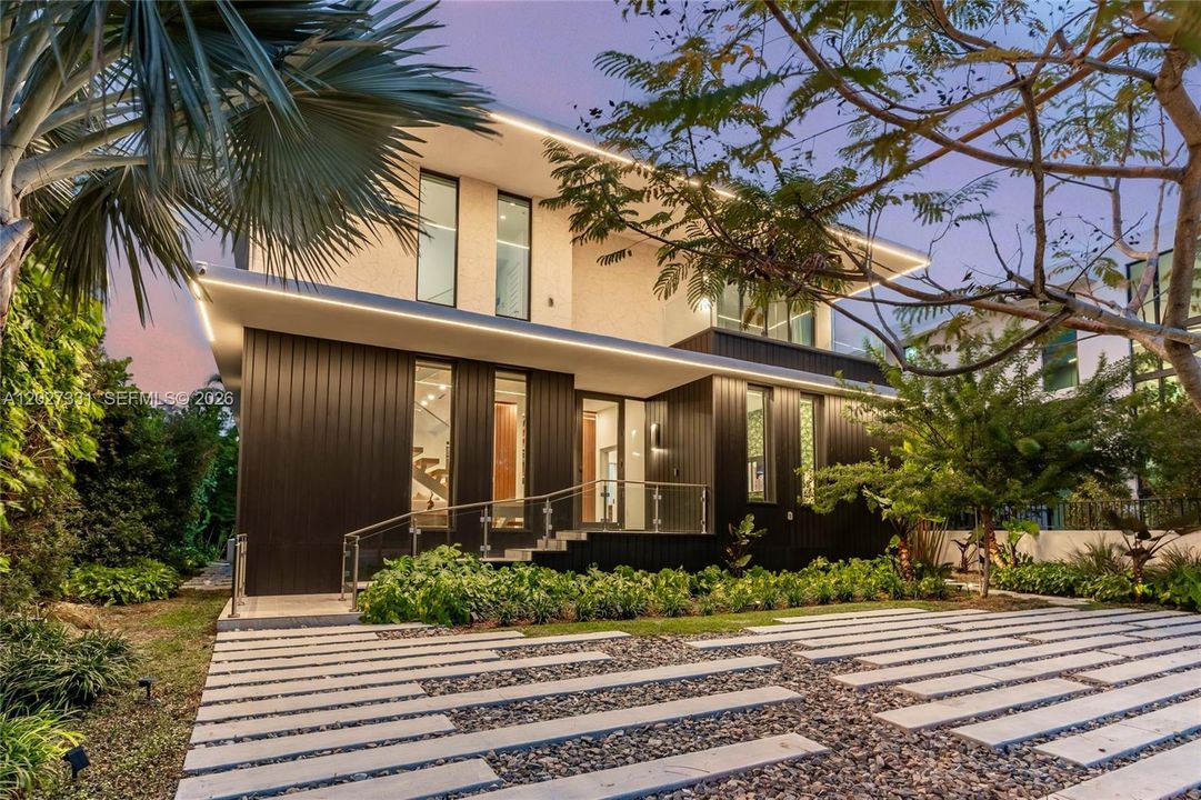 For Sale: $3,645,000 (4 beds, 3 baths, 2874 Square Feet)