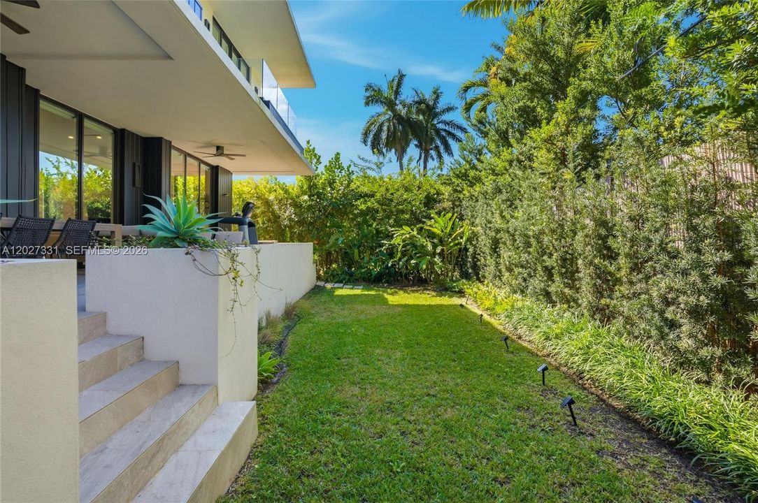 For Sale: $3,645,000 (4 beds, 3 baths, 2874 Square Feet)