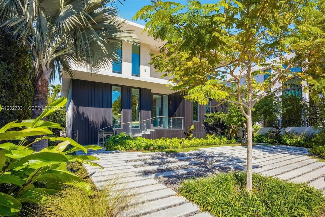 For Sale: $3,645,000 (4 beds, 3 baths, 2874 Square Feet)
