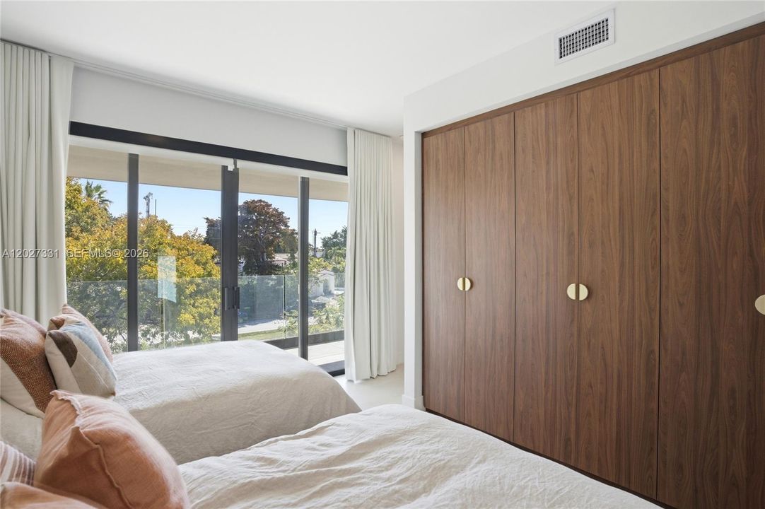 For Sale: $3,645,000 (4 beds, 3 baths, 2874 Square Feet)