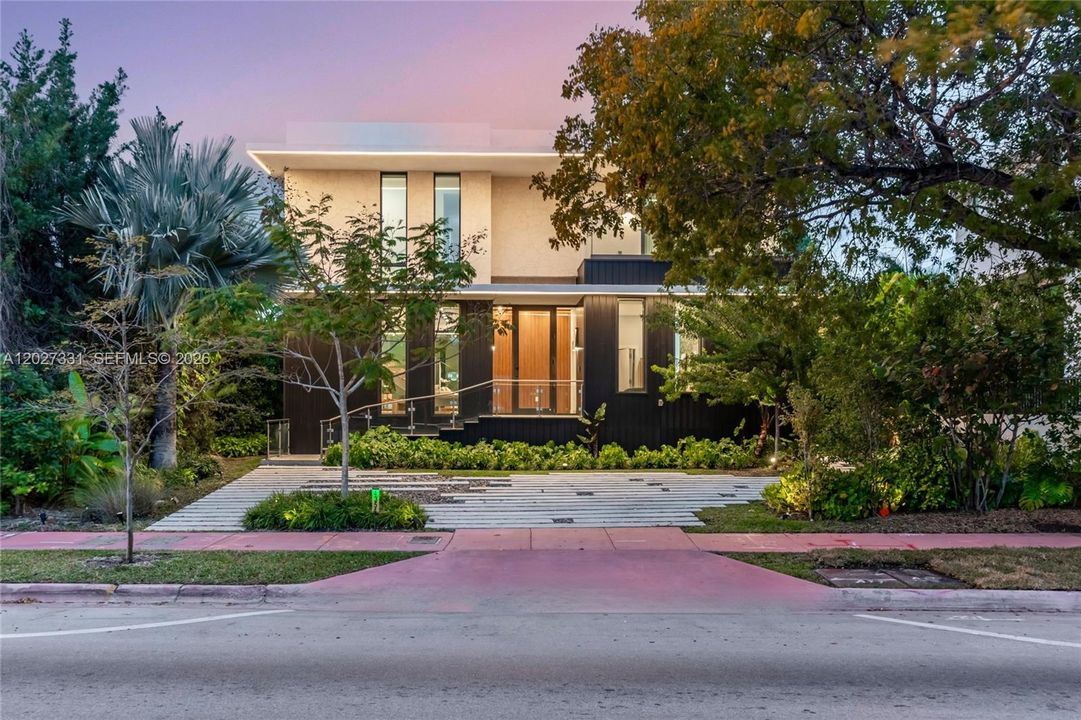 For Sale: $3,645,000 (4 beds, 3 baths, 2874 Square Feet)